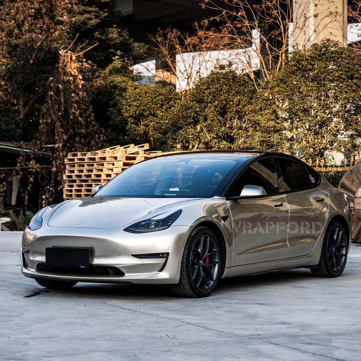 Glänzendes Metallic Champagner Vinyl Wrap