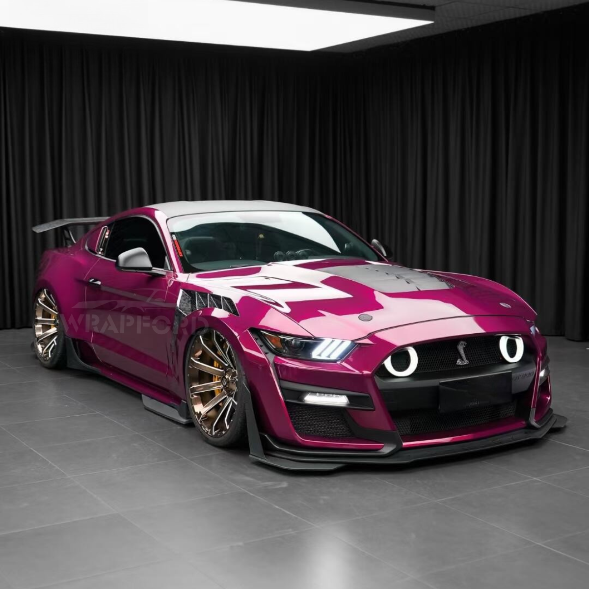 Glänzende Metallic Magenta Blaze Vinyl Wrap